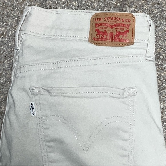 Women’s crop Light khaki capri jeans. Size 8 - Picture 6 of 12